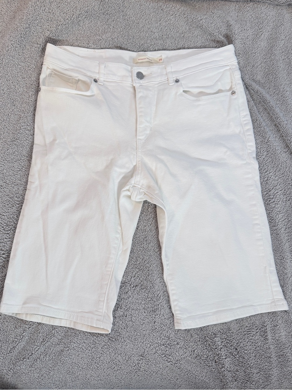 Levi's Bermuda Shorts White Denim Casual Everyday Sz 29 red tab classic NWOT